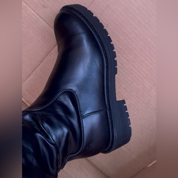 New Look Black high knee Boots - Picture 4 of 8